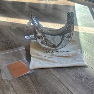 Louis Vuitton Metallic Monogram Miroir Loop PM Silver look a like mirror
